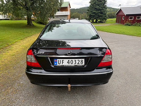 Mercedes-Benz E220 d 5 of 24