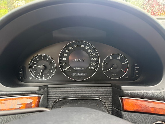 Mercedes-Benz E220 d 21 of 24