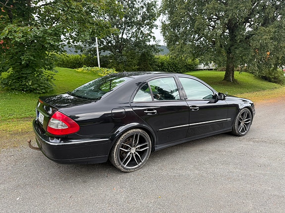 Mercedes-Benz E220 d 4 of 24