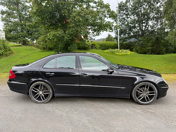 Mercedes-Benz E220 d 3 of 24