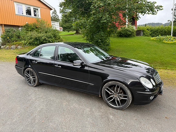 Mercedes-Benz E220 d 2 of 24