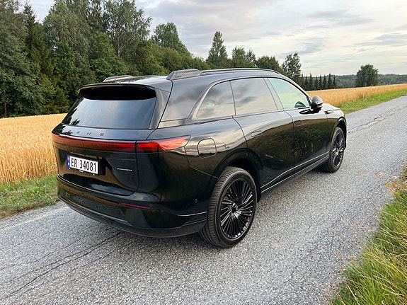 XPeng G9 8 of 25