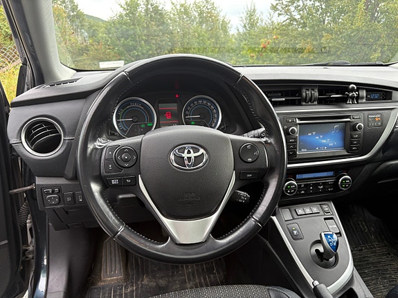 Toyota Auris 7 of 23