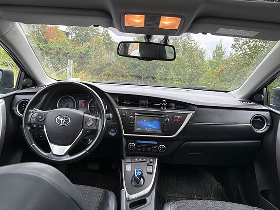 Toyota Auris 15 of 23