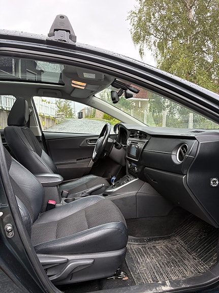 Toyota Auris 11 of 23