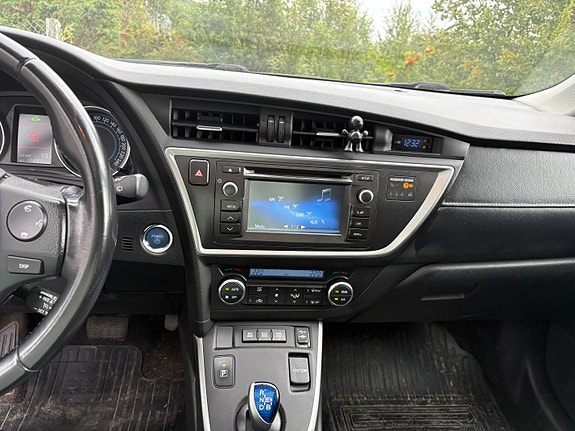 Toyota Auris 5 of 23