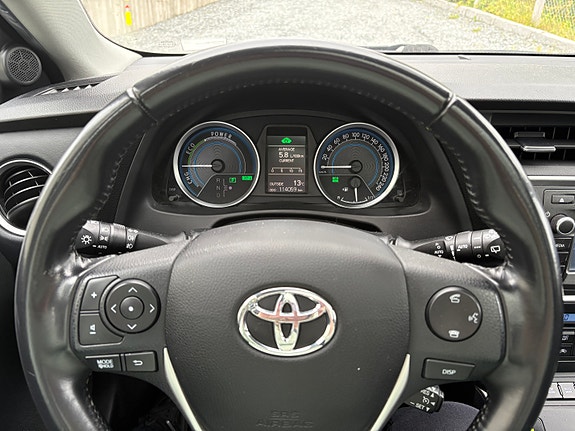 Toyota Auris 21 of 23
