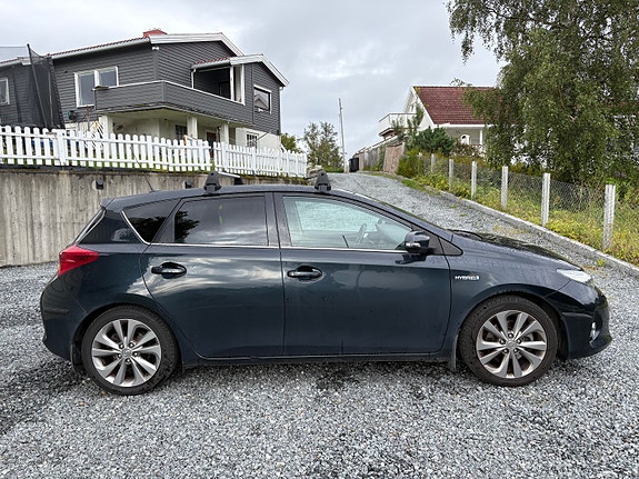 Toyota Auris 10 of 23