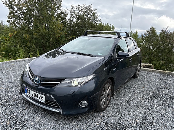 Toyota Auris 2 of 23