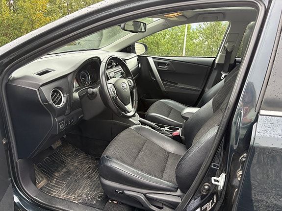 Toyota Auris 6 of 23