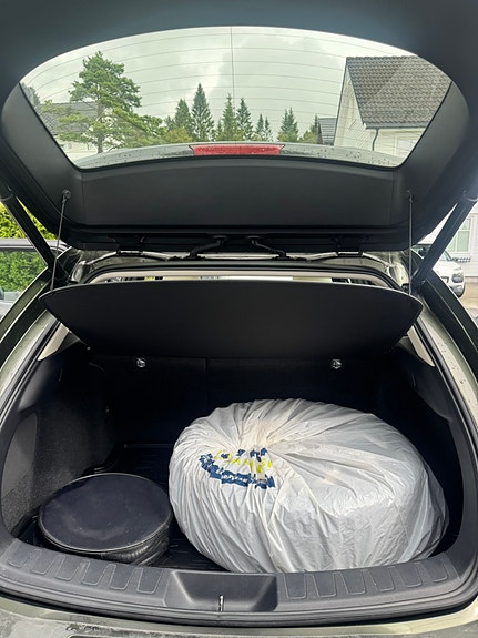 Lexus UX300e 17 of 29