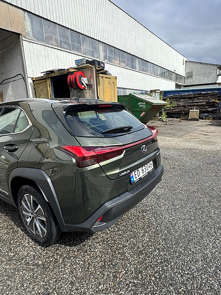 Lexus UX300e 8 of 29