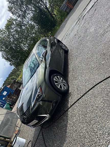 Lexus UX300e 4 of 29