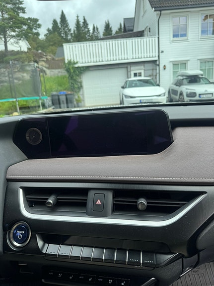 Lexus UX300e 23 of 29