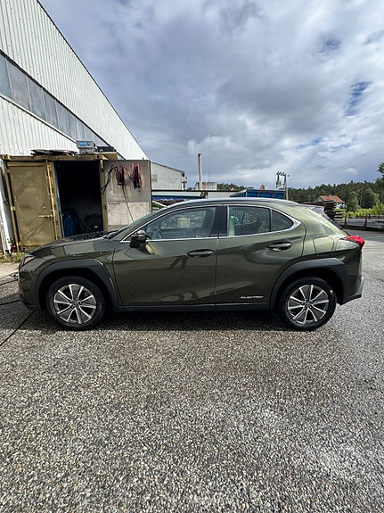 Lexus UX300e 6 of 29