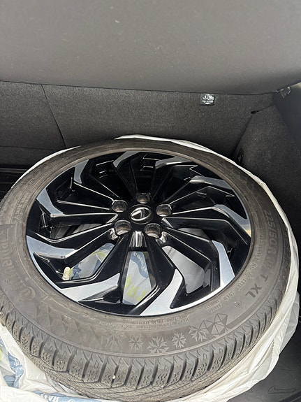 Lexus UX300e 27 of 29