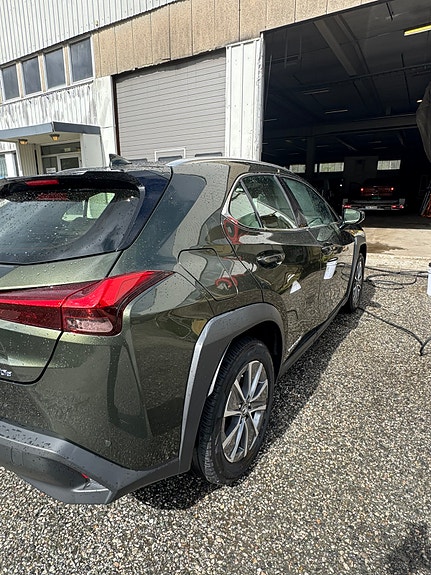 Lexus UX300e 10 of 29