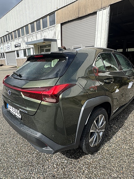 Lexus UX300e 11 of 29