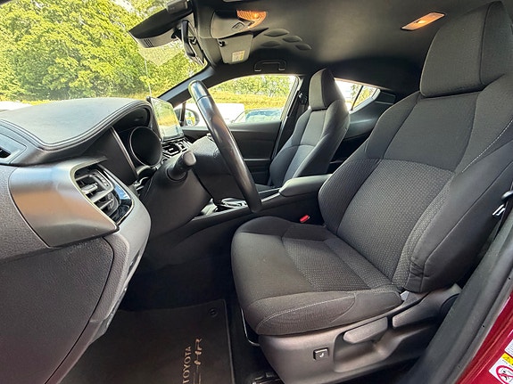 Toyota C-HR 14 of 26