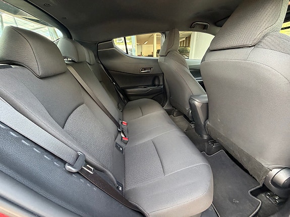 Toyota C-HR 16 of 26