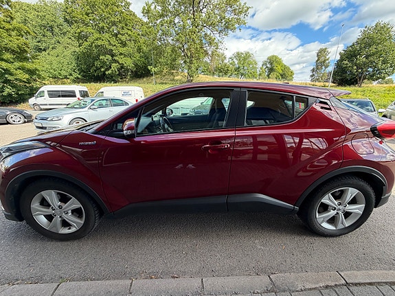 Toyota C-HR 4 of 26