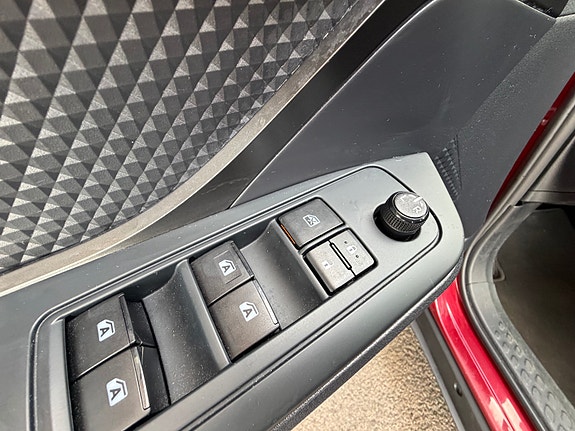 Toyota C-HR 17 of 26