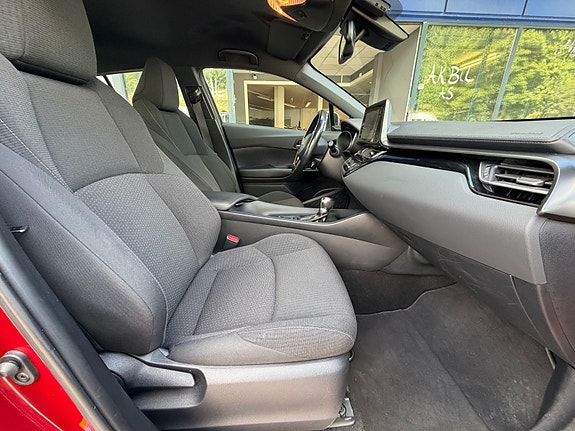 Toyota C-HR 15 of 26
