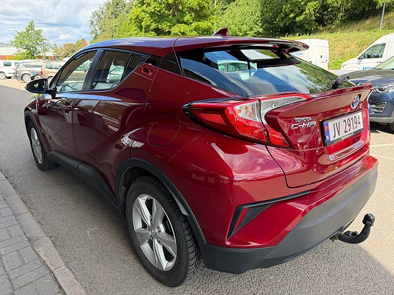 Toyota C-HR 3 of 26