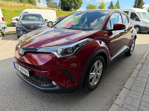 Toyota C-HR 2 of 26
