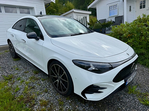 Mercedes-Benz CLA350 4 of 11