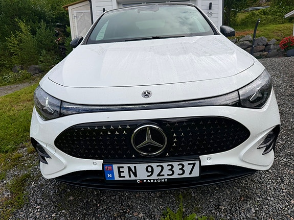 Mercedes-Benz CLA350 5 of 11