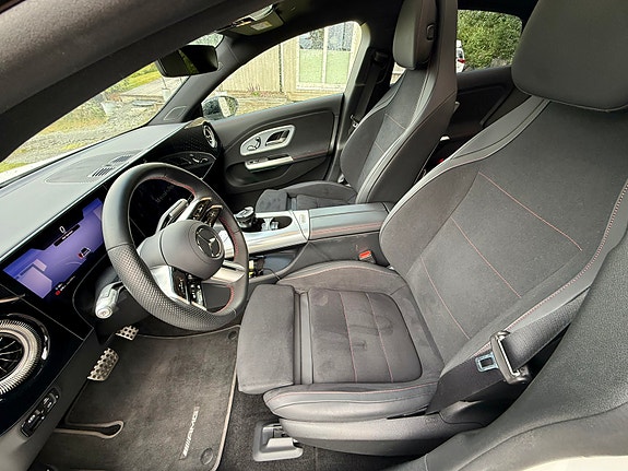 Mercedes-Benz CLA350 7 of 11