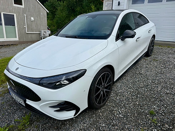 Mercedes-Benz CLA350 6 of 11