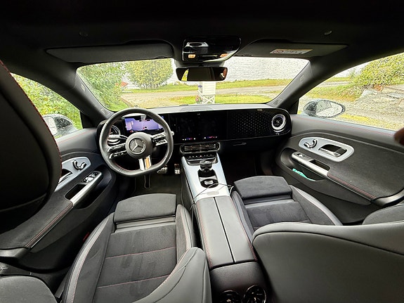 Mercedes-Benz CLA350 8 of 11