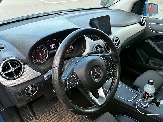 Mercedes-Benz B200 d 3 of 3