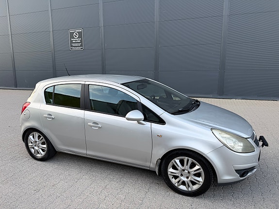 Opel Corsa 2 of 26