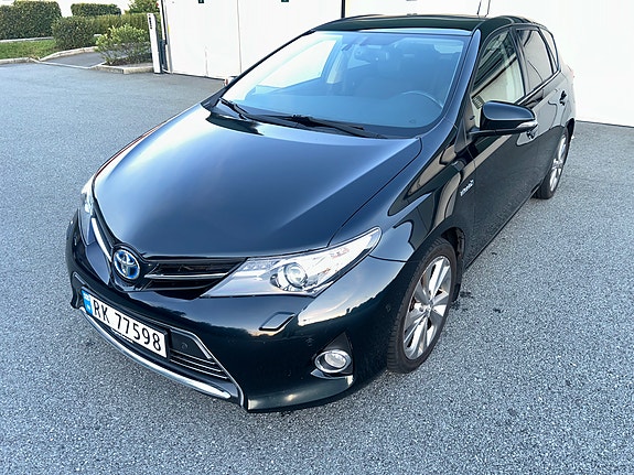 Toyota Auris 2 of 30