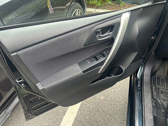 Toyota Auris 26 of 30