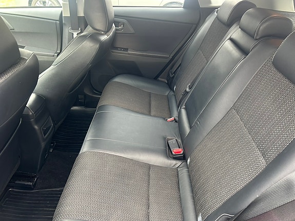 Toyota Auris 25 of 30