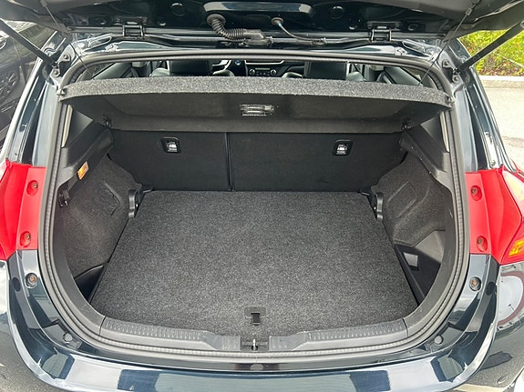 Toyota Auris 12 of 30