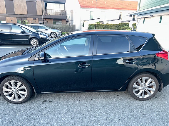 Toyota Auris 3 of 30