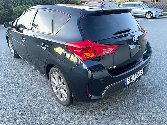 Toyota Auris 4 of 30
