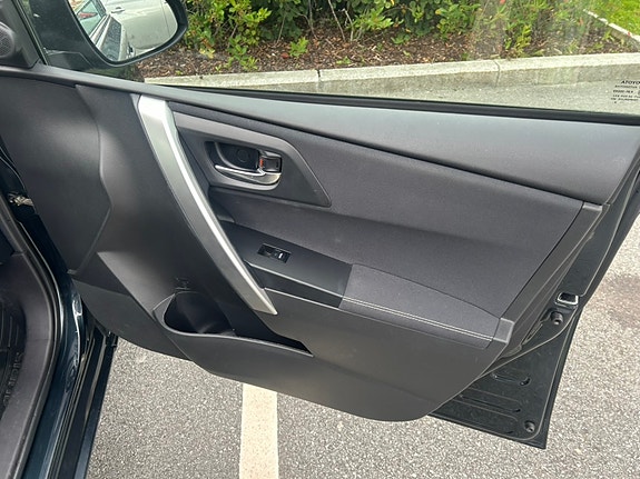 Toyota Auris 18 of 30