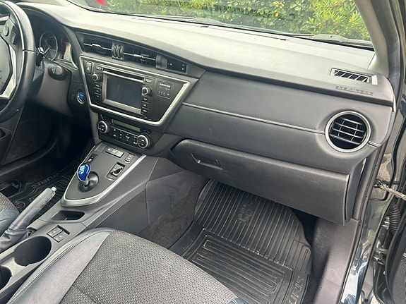 Toyota Auris 19 of 30
