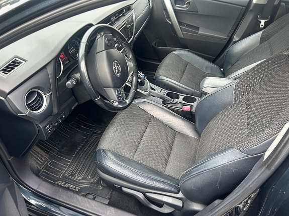 Toyota Auris 27 of 30