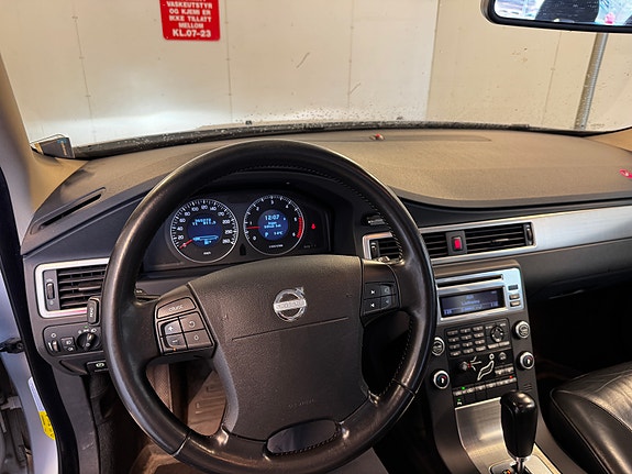 Volvo V70 10 of 15