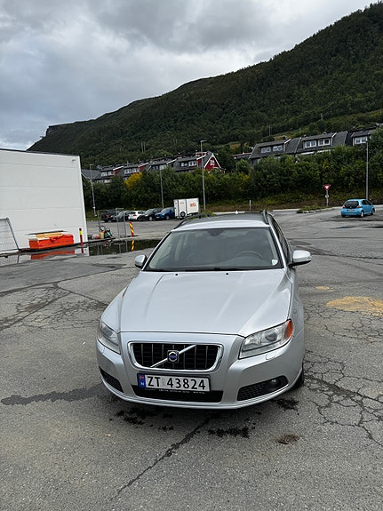 Volvo V70 2 of 15