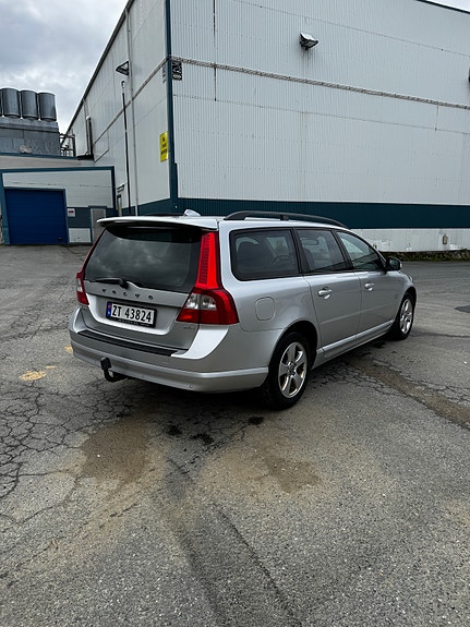 Volvo V70 3 of 15