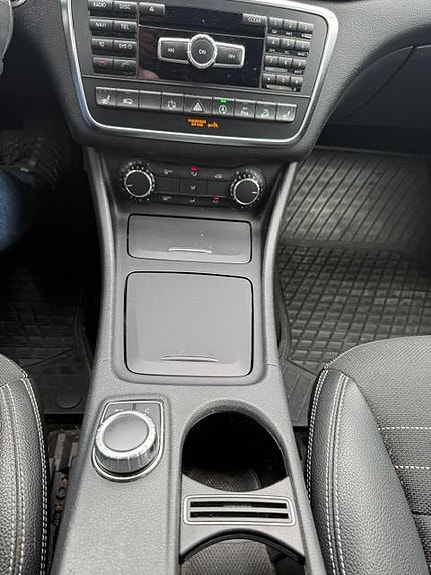 Mercedes-Benz GLA200 10 of 12