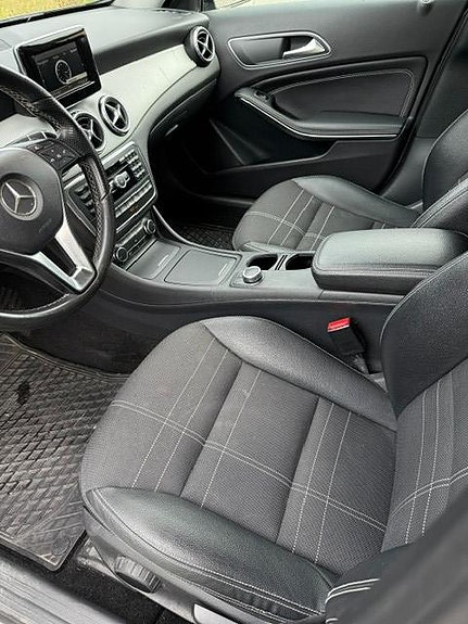 Mercedes-Benz GLA200 12 of 12